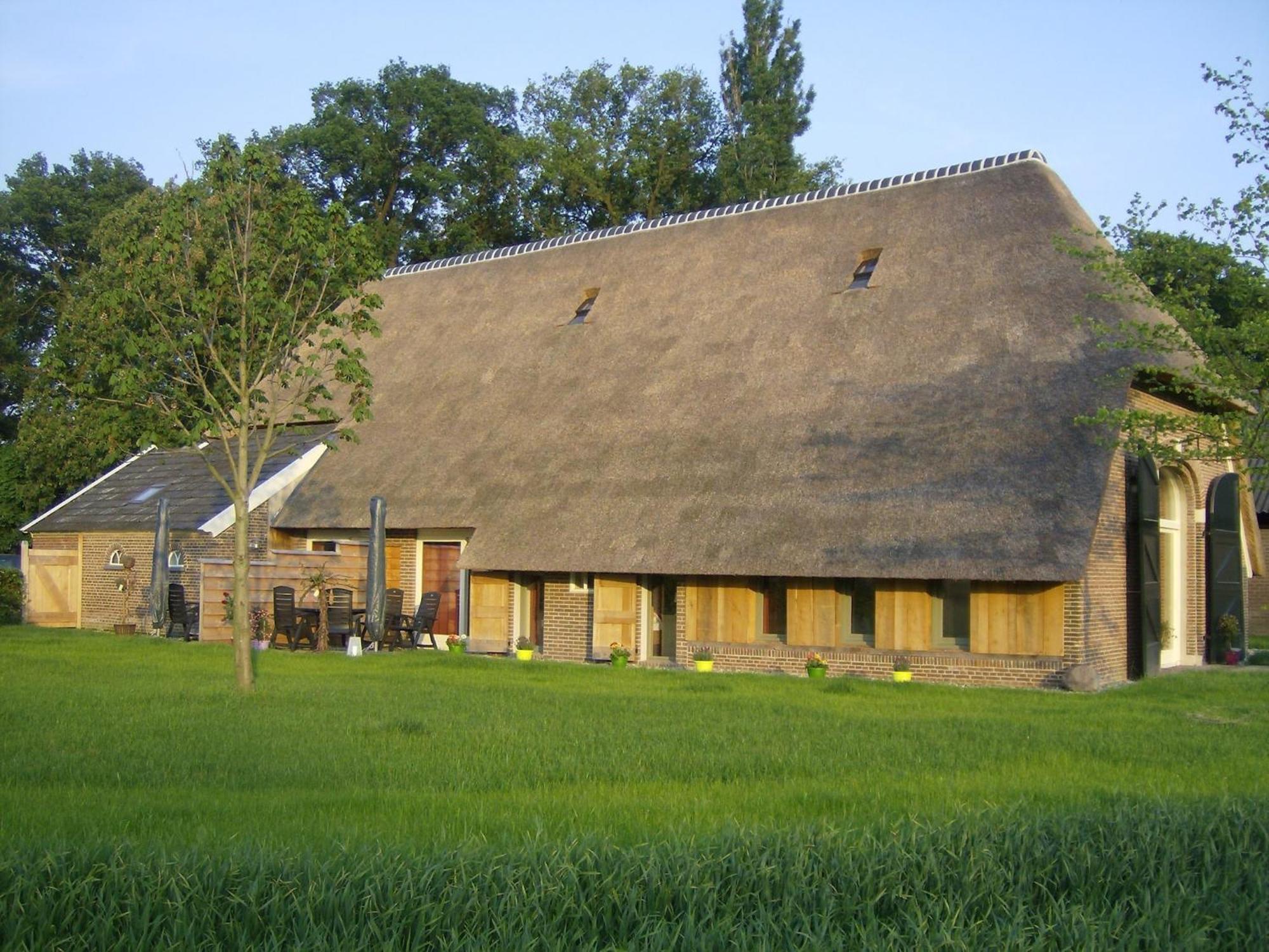 Staying In A Thatched Barn With Box Bed Beautiful View Region Achterhoek Geesteren  外观 照片